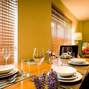  Apartment Superb Center 1 Or 2 Bedroom Apts King Bed United Kingdom