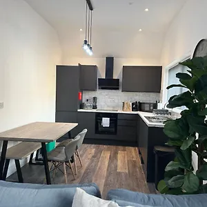  Apartment Sapphire Premier W/secure Parking United Kingdom