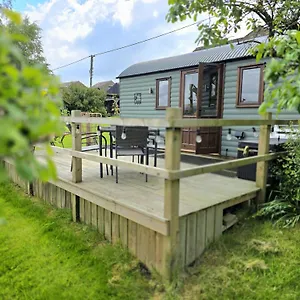  Apartment The Hut In The Orchard @ Yorecroft United Kingdom